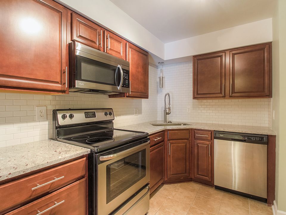 1st image of 3901 Whitland Ave APT 32