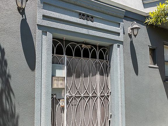 3rd image of 1000 Oak St APT 1