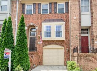 8025 Merry Oaks Ct, Vienna, VA 22182