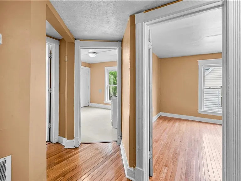 32 Home St SE #2 — Photo 7