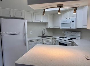 8225 Lake Dr APT 306, Doral, FL 33166