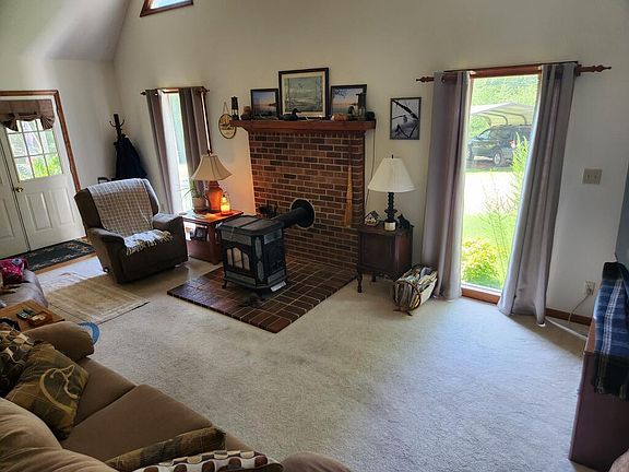 4th image of 381 Creek Valley Rd