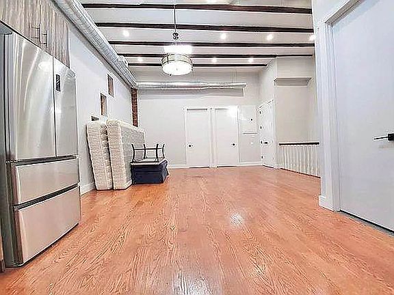 2nd image of 22 Weirfield St APT 3