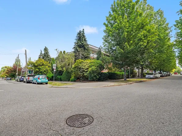 1611 E 3rd Ave #203, Vancouver, BC V5N 1H1