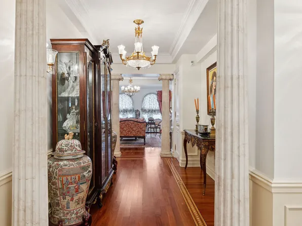 975 Park Avenue image 2 of 14