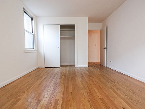 5th image of 240 E 35th St #2D1