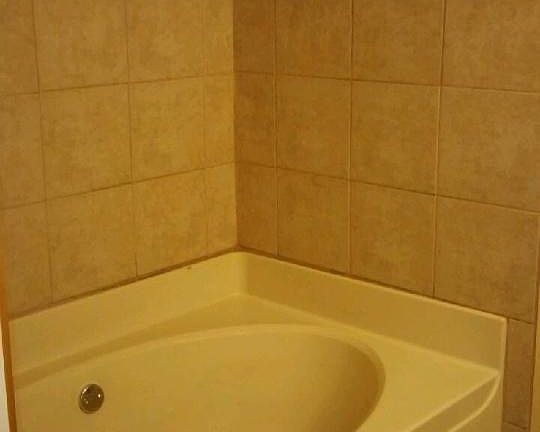 Extra large tub for long soaks