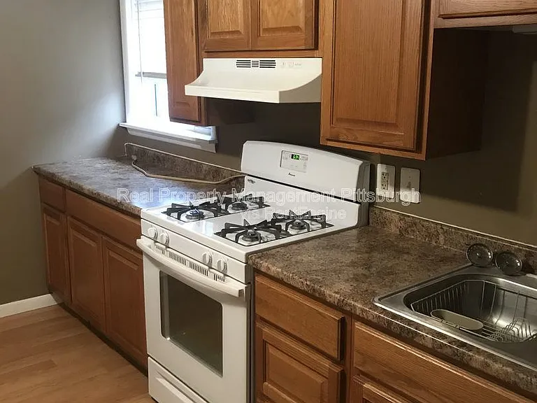 4554 Friendship Ave — Photo 4
