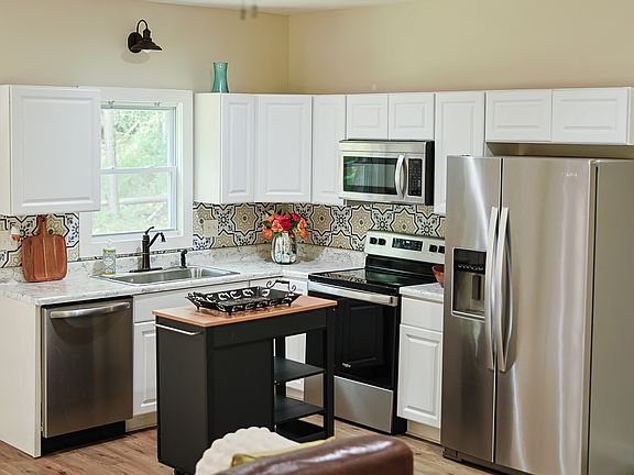 3rd image of 9185 Brumbelow Rd #B