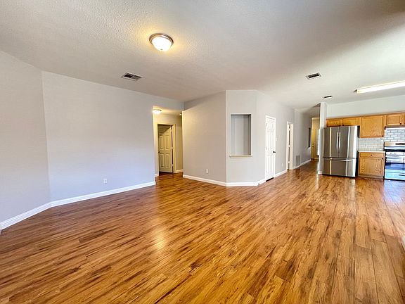 Large living room, opens up to the kitchen and dining/breakfast area