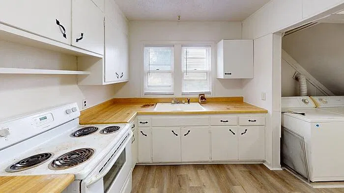 3 bed, 1.0 bath, $1,099 — Photo 1