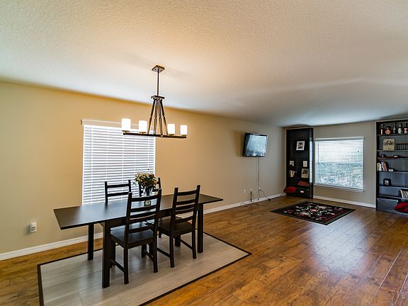 5th image of 3016 Santa Maria Ave