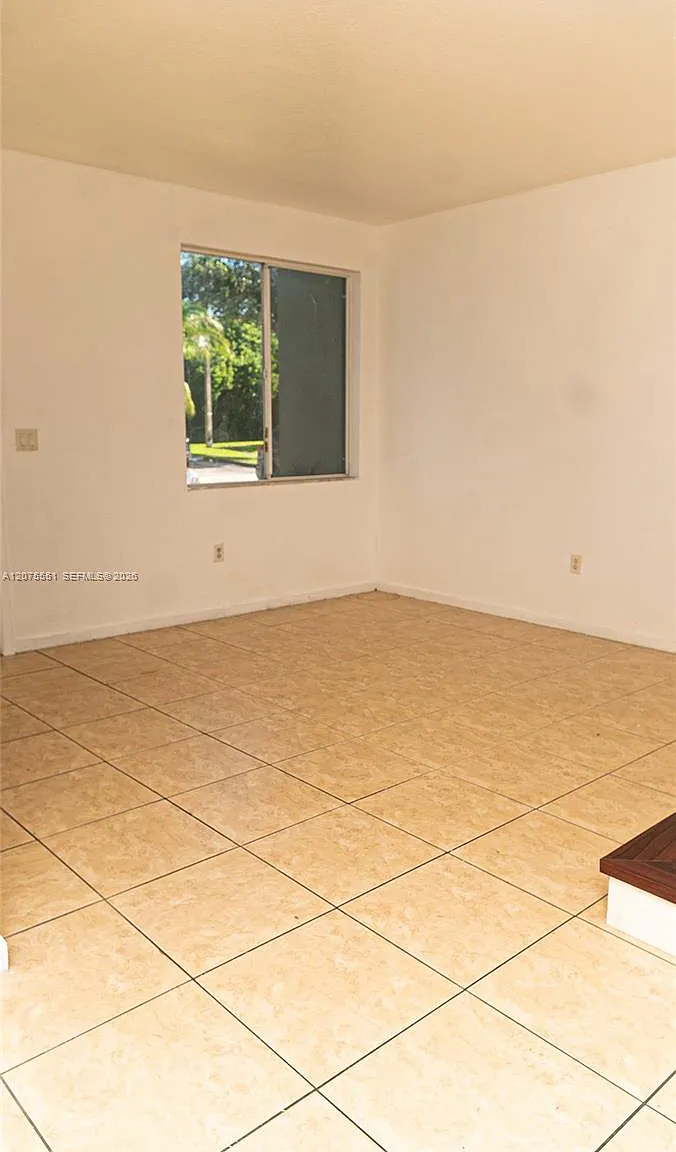 3 bed, 2.5 bath, 1200 sqft, $2,200 — Photo 3