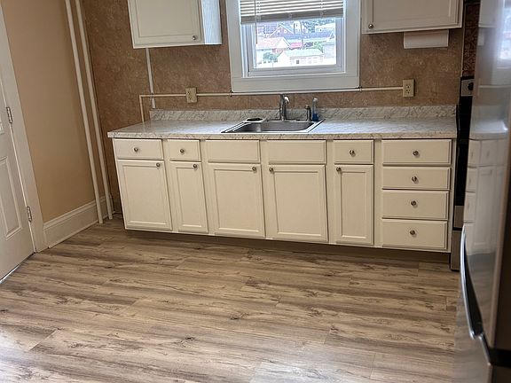 2nd image of 855 Sherman St #1