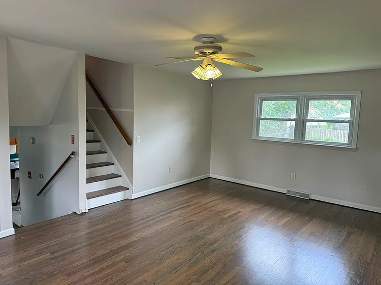 1016 Dove St — Photo 4