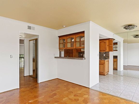 5th image of 11856 Moorpark St APT B