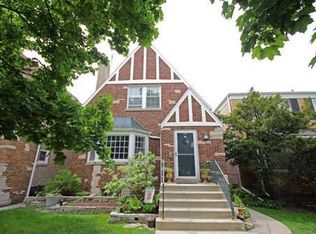 2547 W Jarvis Ave, Chicago, IL