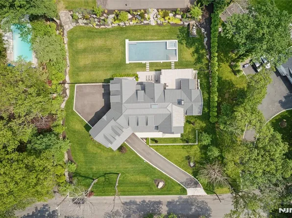 63 Ridge Rd, Tenafly, NJ 07670