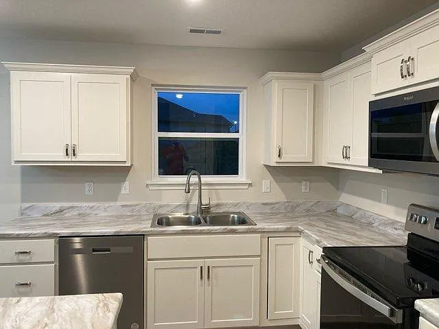 2301 Bitternut Dr — Photo 5