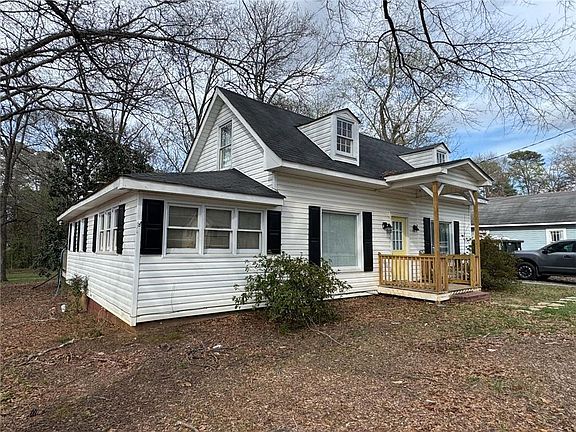 3rd image of 806 Fairview Rd