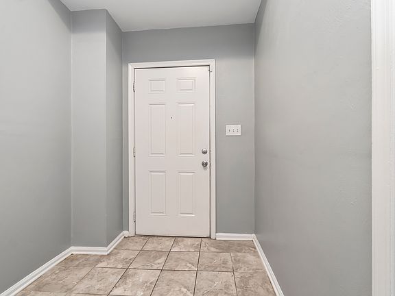 2nd image of 1606 Elm Ave