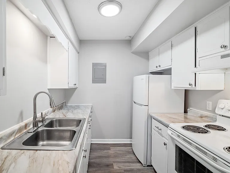 Grant Street Apartments — Photo 54