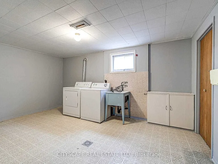 110 Clements Rd E — Photo 12