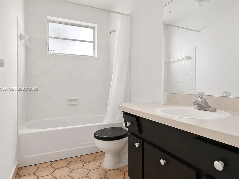 17355 NE 7th Ave — Photo 5
