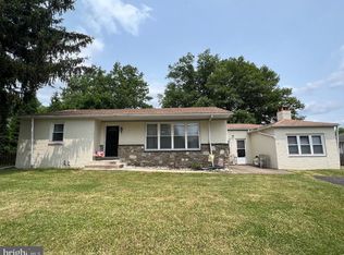 425 County Line Rd, Huntingdon Valley, PA 19006