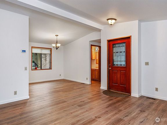 5th image of 600 NE Lincoln Rd #12