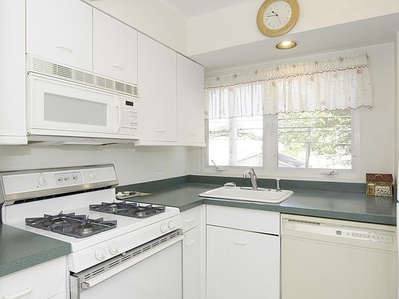 5th image of 7410 W North Ave APT 201