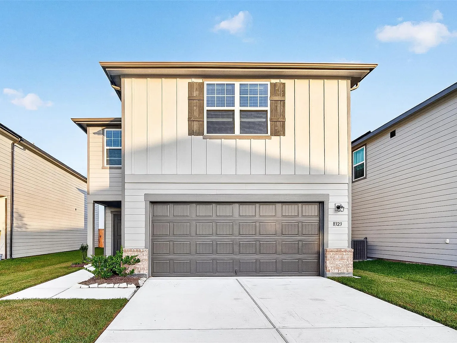 4 bed, 2.5 bath, 2121 sqft, $2,200 — Photo 1