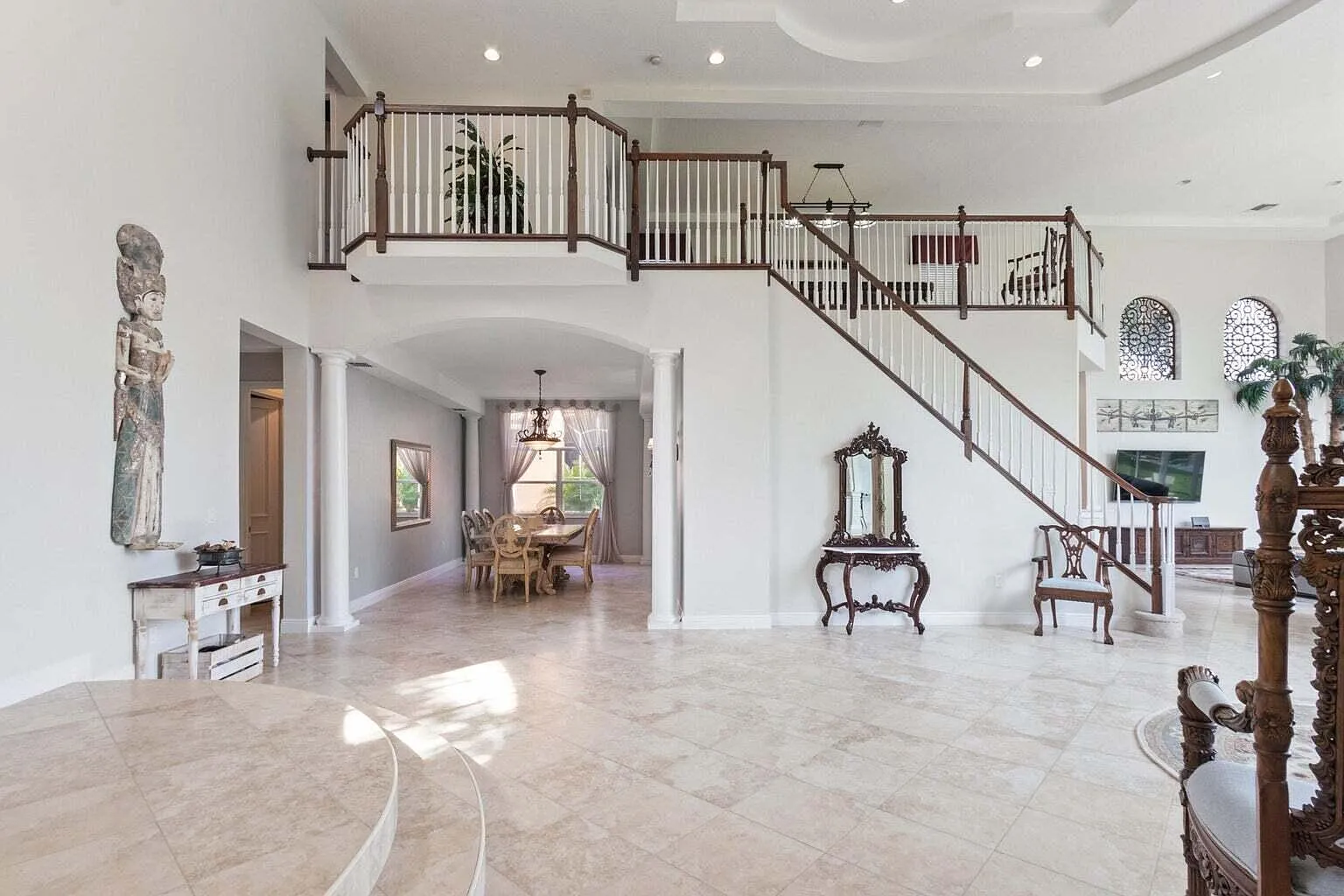 5 bed, 4.5 bath, 4833 sqft, $8,000 — Photo 3