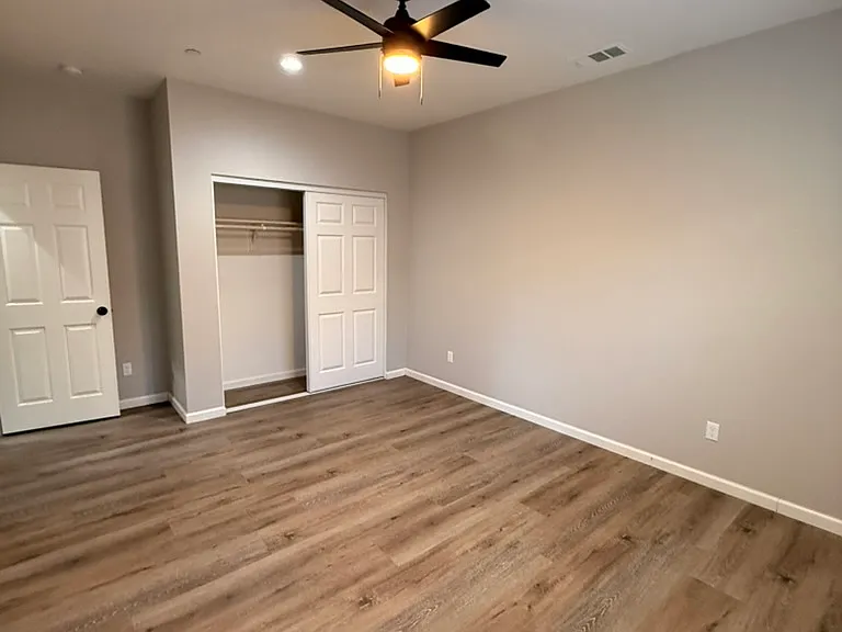 2114 Beachwood Dr — Photo 15