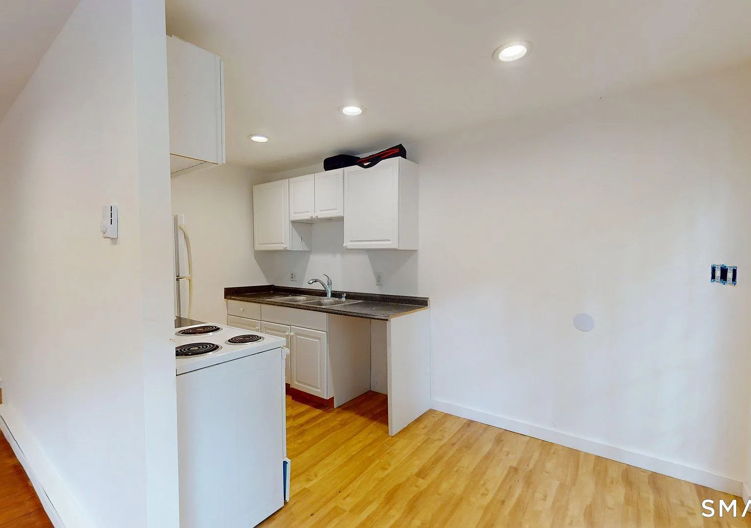 Studio, 1000 sqft, $2,200 — Photo 4