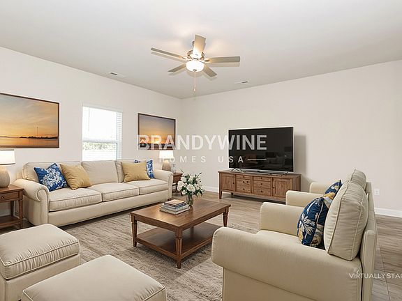 3rd image of 3301 Quintana Dr