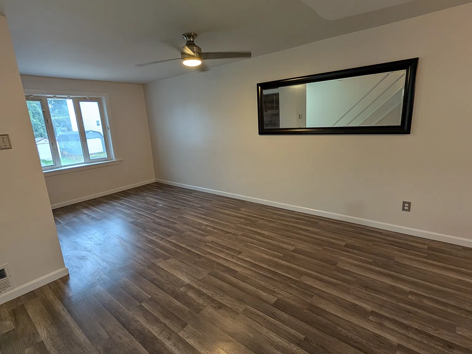 3 bed, 1.5 bath, 1152 sqft, $2,650 — Photo 2