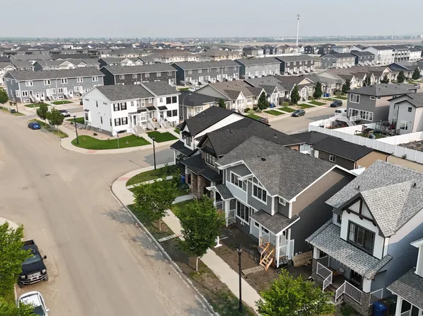 5108A E Buckingham Dr #B, Regina, SK S4V 2S8