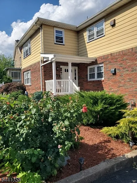 3 bed, $2,750 — Photo 2
