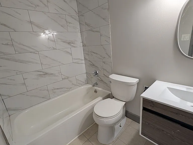100-A512 Wells St #1 — Photo 8