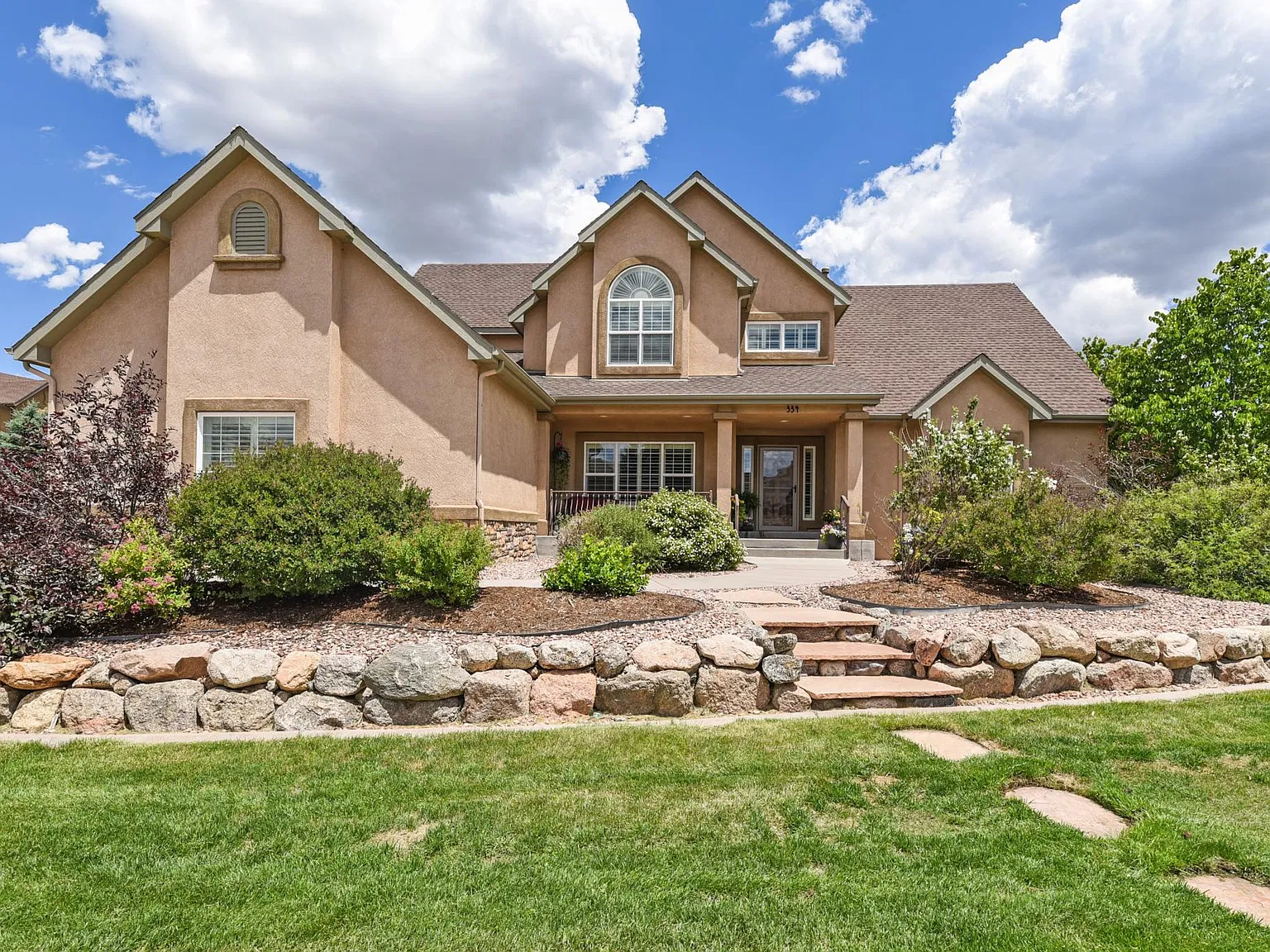 6 bed, 3.5 bath, 4279 sqft, $3,800 — Photo 2