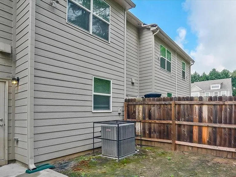 1809 Edgehill Dr — Photo 28