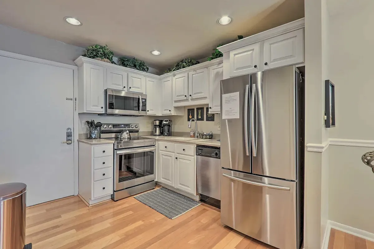 2 bed, 757 sqft, $2,700 — Photo 4