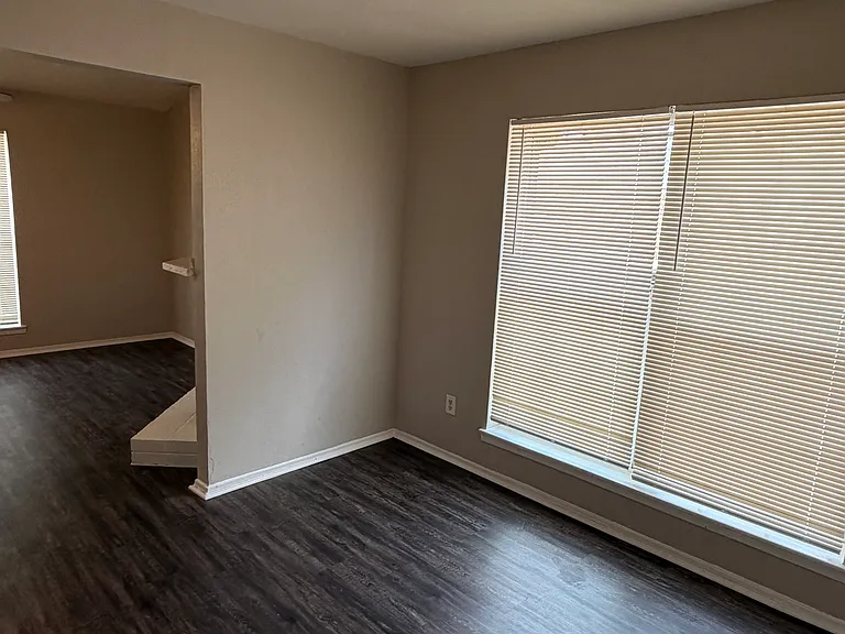 415 Stonehenge Dr — Photo 8