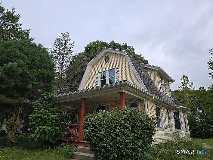 3 bed, 1.5 bath, 1259 sqft, $2,000 — Photo 1