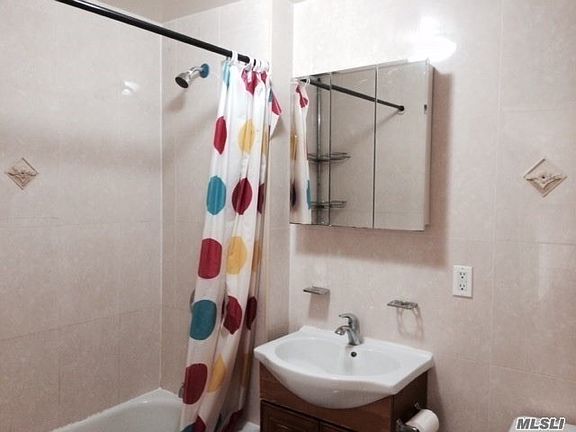 3rd image of 14032 Cherry Ave APT 4A