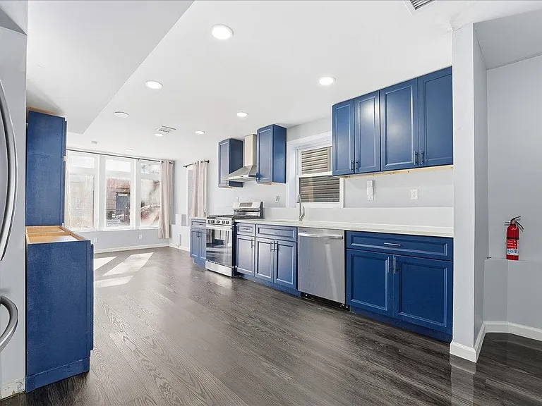 225 Freeman Ave #1 — Photo 2