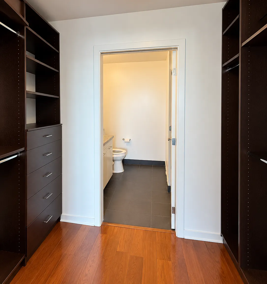 2 bed, 1010 sqft, $6,700 — Photo 3