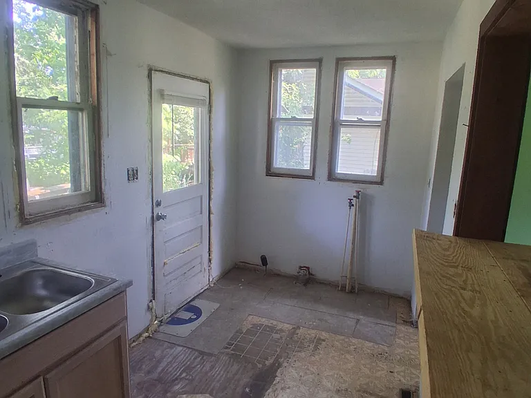 615 N Almond St — Photo 11