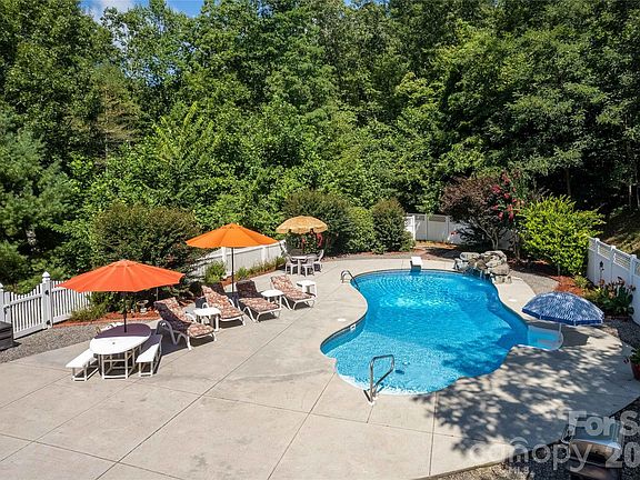 3rd image of 112 Hawks Nest Rdg
